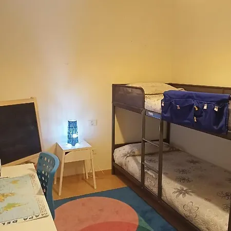 Cheerful 3 Bedroom Town House With Garage Nyaraló *