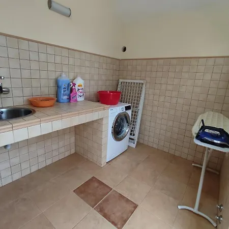 Nyaraló Cheerful 3 Bedroom Town House With Garage *