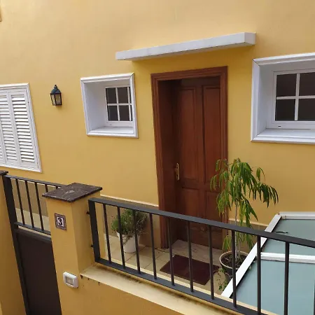 Cheerful 3 Bedroom Town House With Garage Holiday home