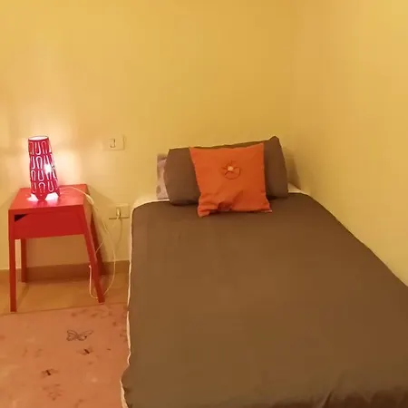 Cheerful 3 Bedroom Town House With Garage