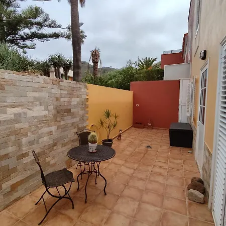 Cheerful 3 Bedroom Town House With Garage *