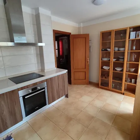 Cheerful 3 Bedroom Town House With Garage
