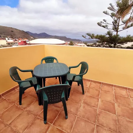Cheerful 3 Bedroom Town House With Garage Holiday home *